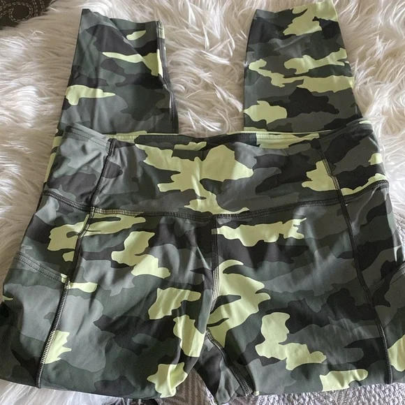 Lululemon Fast and Free High Rise tight Size 10 - Picture 4 of 8